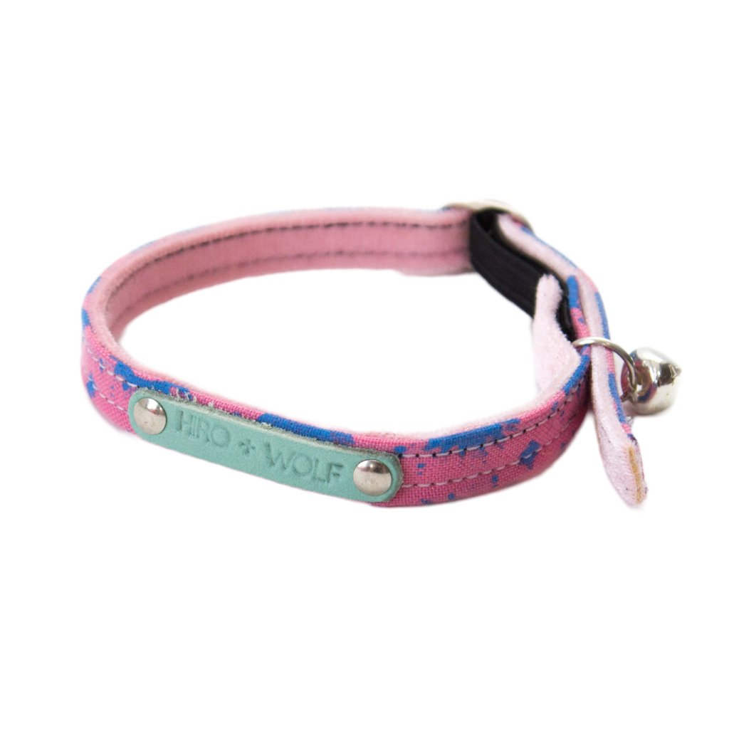 pink and blue collar 